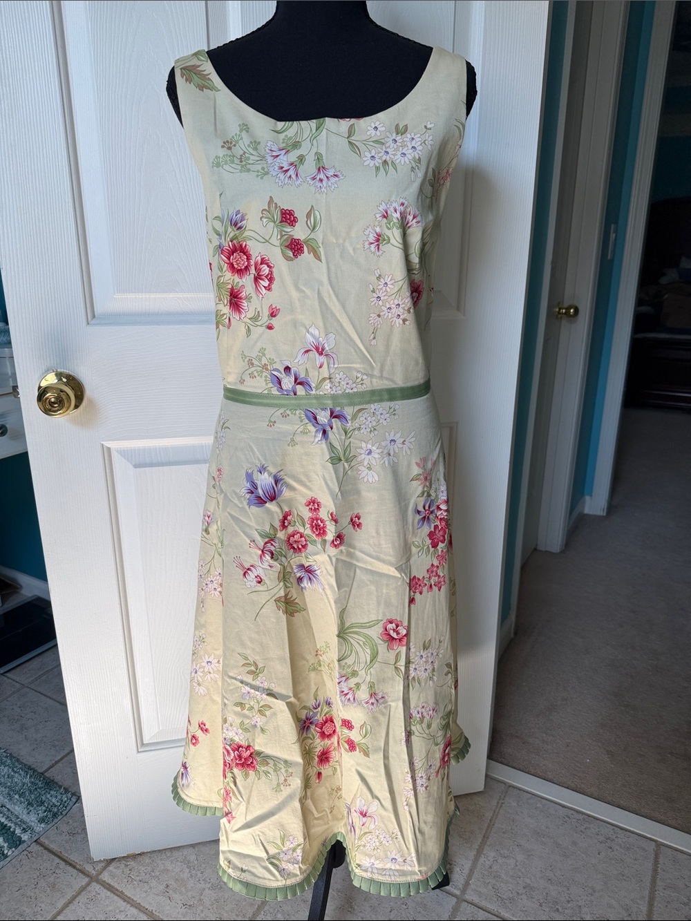 Vintage Y2K Donna Ricco Pale Green Floral Midi Dress with Pink & Purple Blooms